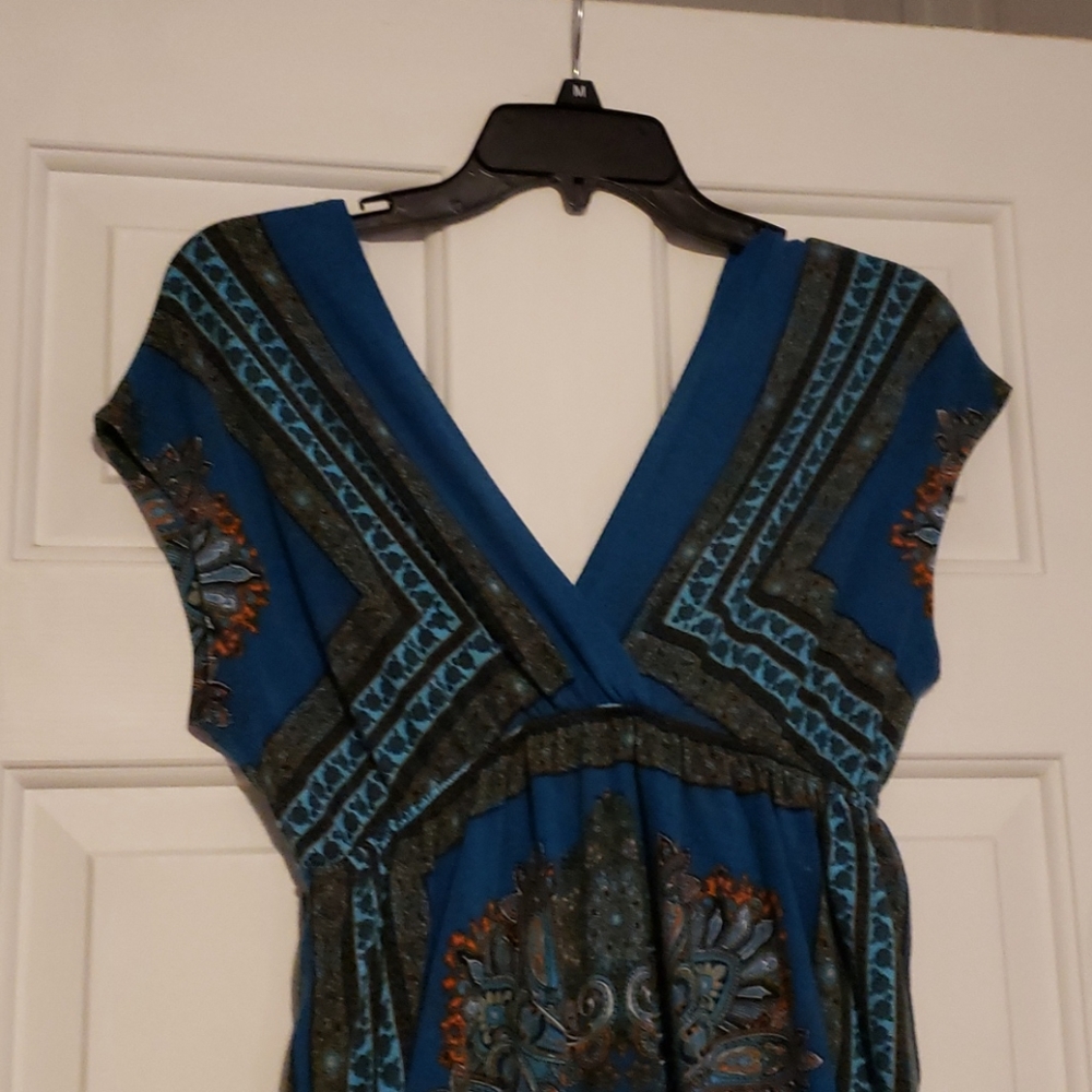 Sleeveless Vneck dress paisley